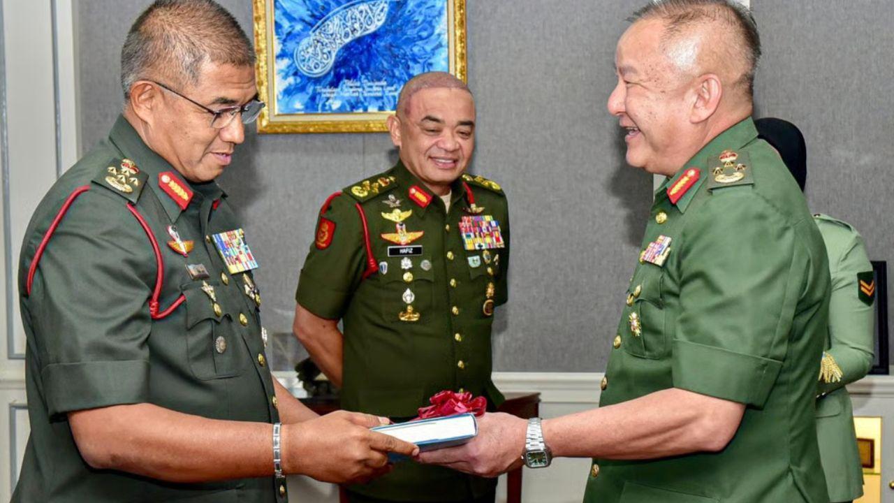 Malaysia Promotes First Ethnic Chinese Officer to Lieutenant General