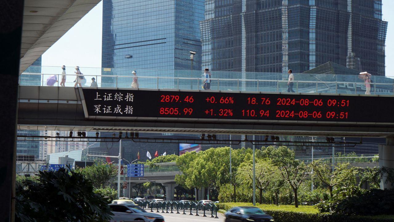 Chinese Stocks Rise as Manufacturing, Home Sales Rebound