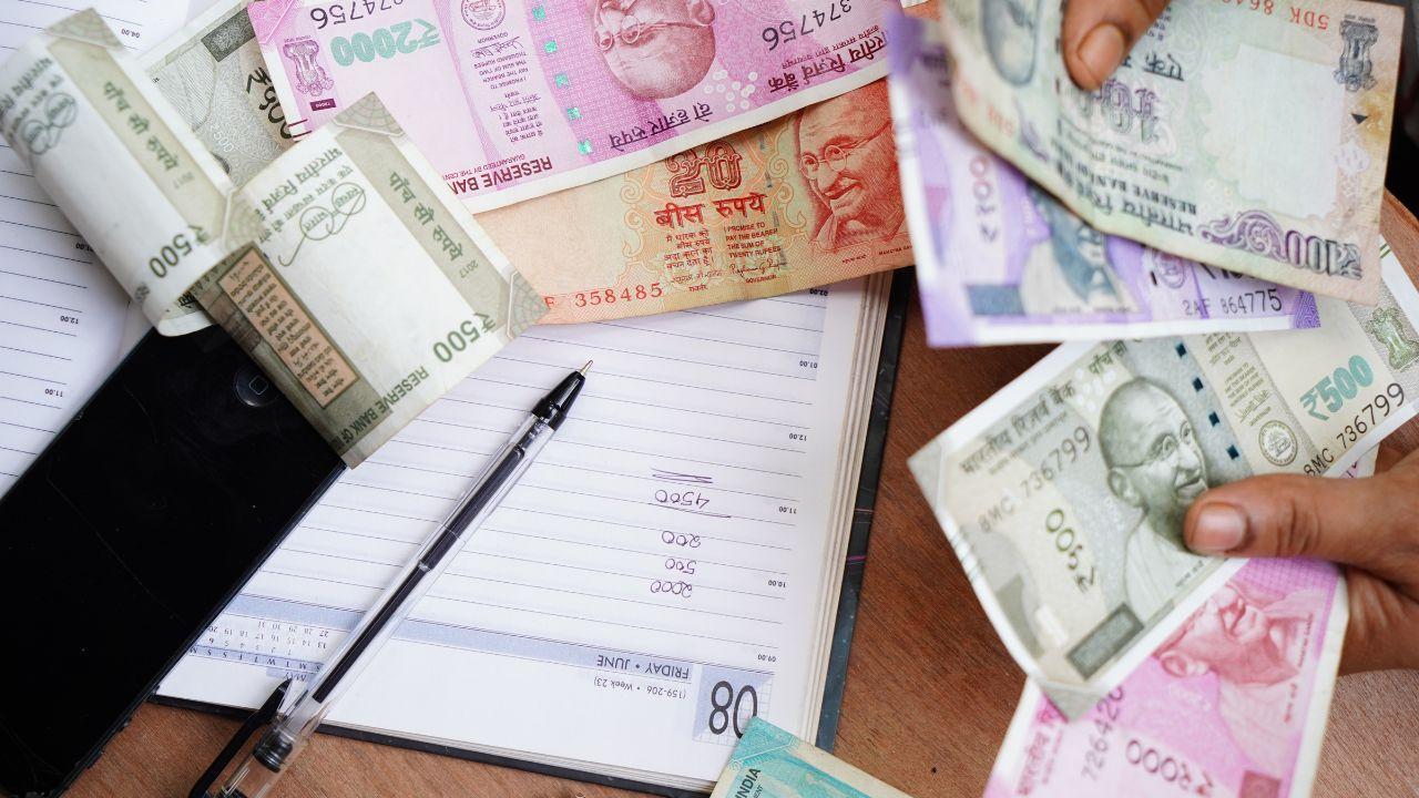 Indian Rupee Dips Amid Tariff Concerns and US Trade Talks