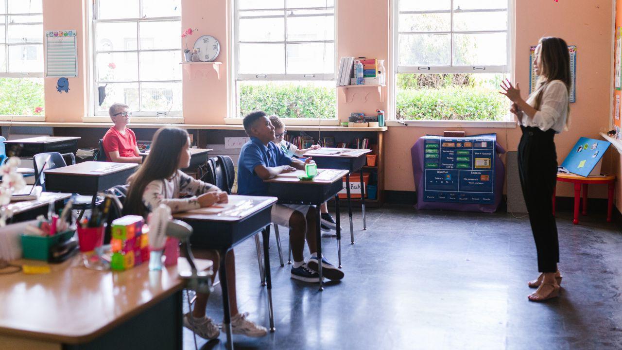 Singapore to Hire 1,000 Teachers Yearly to Boost Workforce