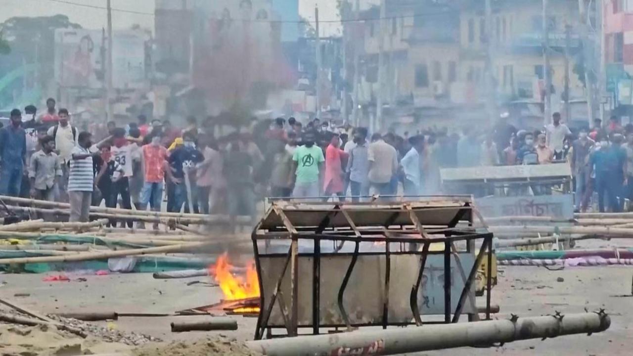 Several Dead as Bangladeshi Forces Clash with Supporters of Ousted Leader Sheikh Hasina