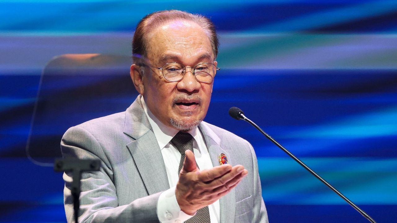 Anwar Seeks Peace Talks on Cambodia-Thailand Border Clash