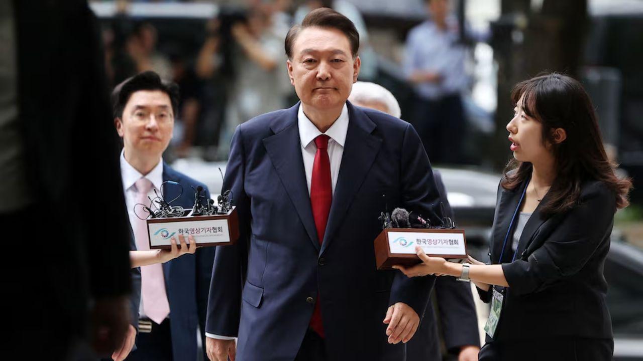 South Korea's Ex-President Resists Probe in Jail Cell Standoff South Korea's Ex-President Resists Probe in Jail Cell Standoff