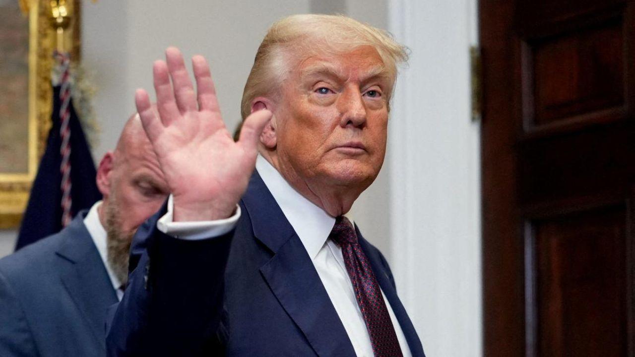 Trump Warns of Tariff Hike on India Over Russian Oil Deal
