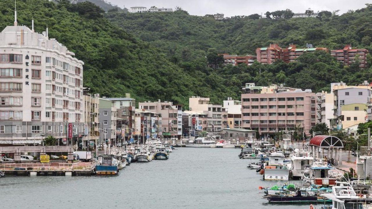 Taiwan Braces as Typhoon Podul Shuts Cities Cancels Flights
