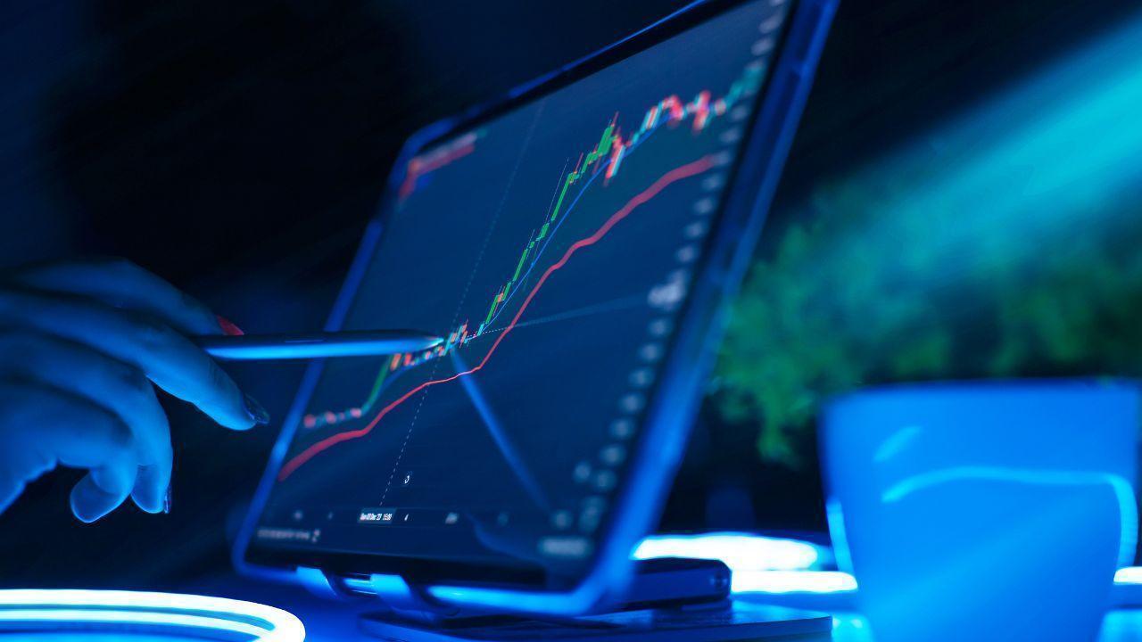 South Korea Stocks Fall as Trump Plans Semiconductor Tariffs