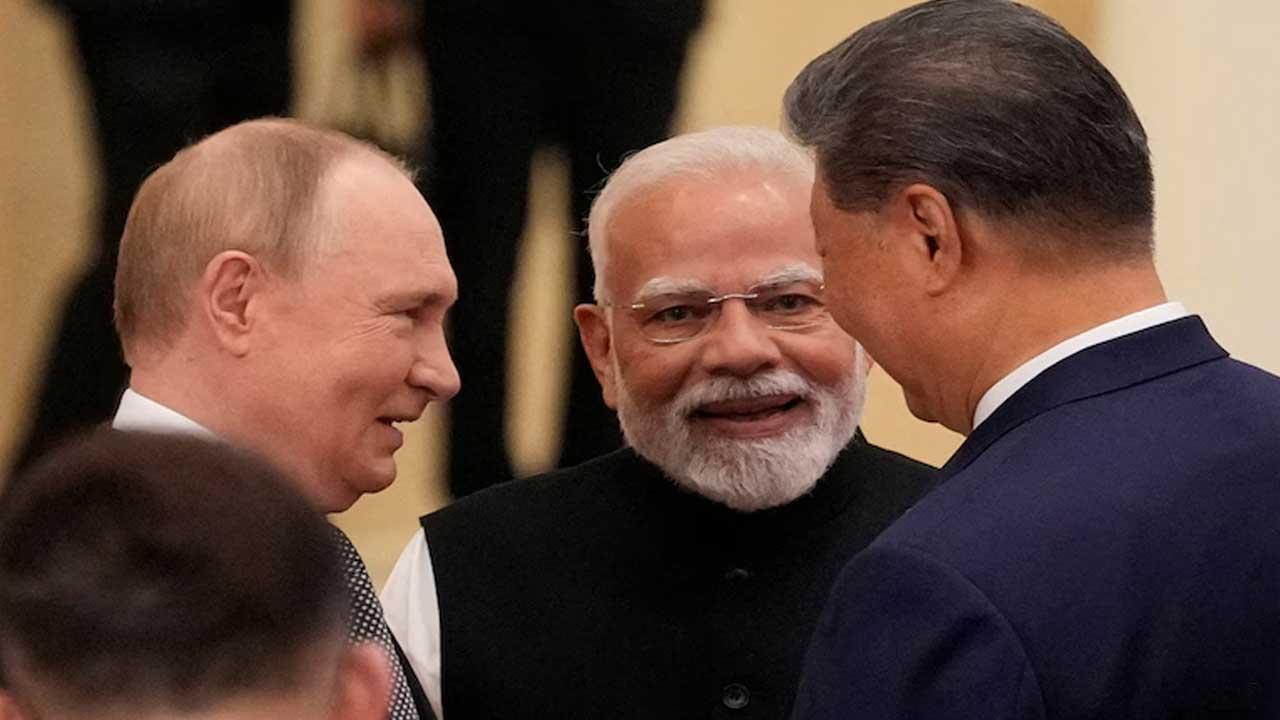 PM Modi Putin Xi Meet at SCO Summit Amid Trade Tensions and Global Focus