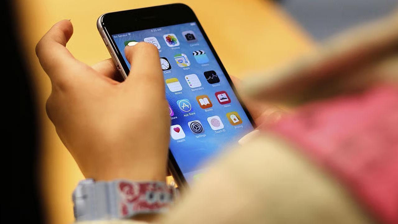 France Plans Social Media Ban for Under-15s to Protect Children’s Health