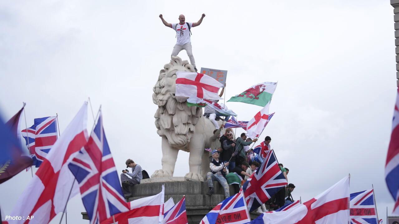 Tommy Robinson Rally in London 150,000 Protesters Clash With Police