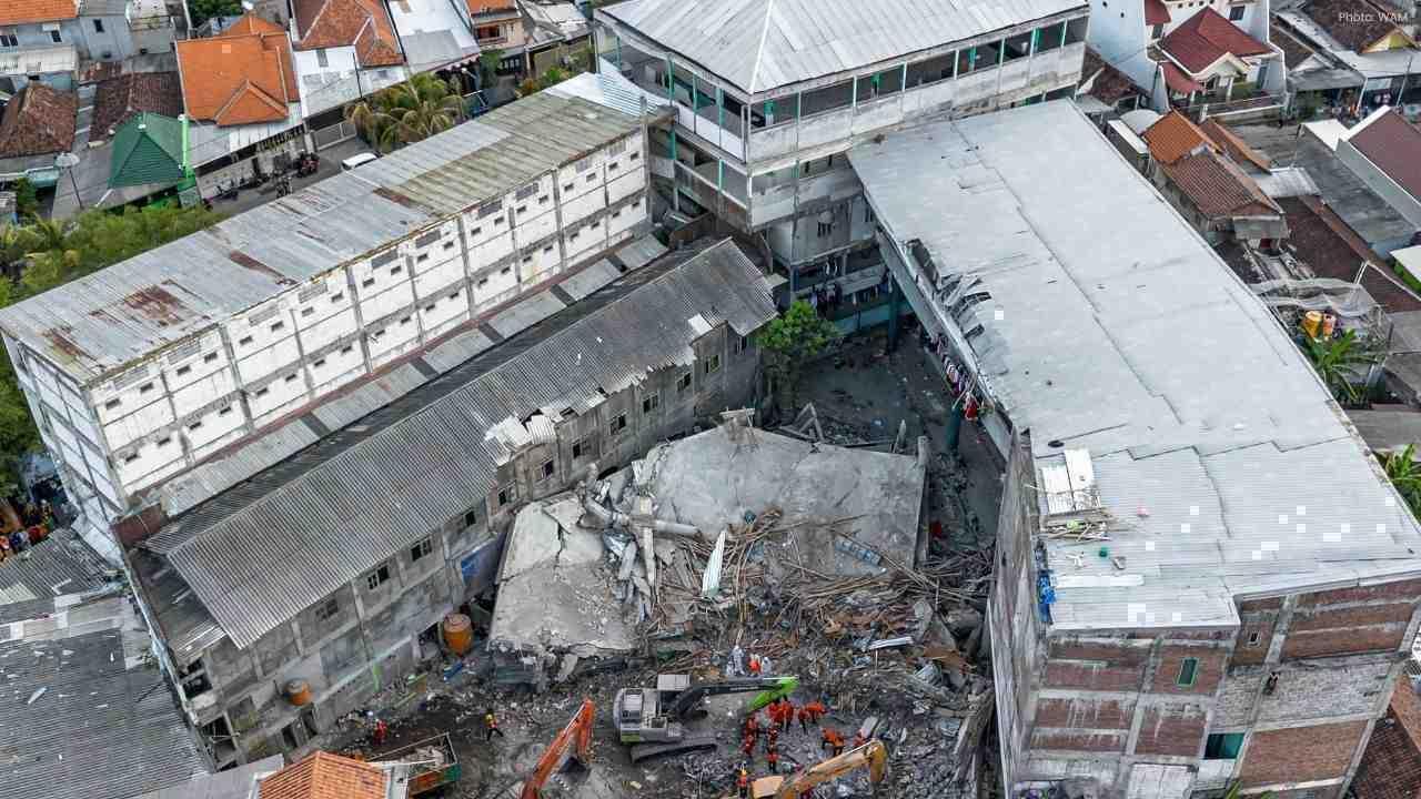 Indonesia School Collapse in Sidoarjo Kills 50 Rescue Efforts Ongoing