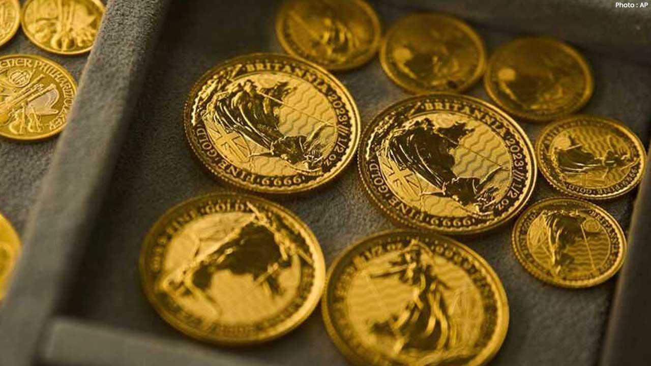 Gold Prices Near Record $4,000 Amid US Shutdown and Global Tension