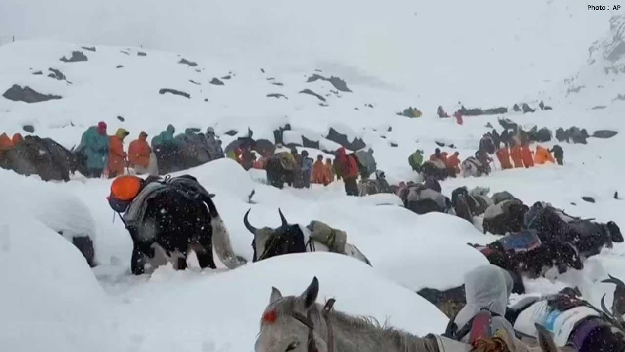Everest Blizzard Rescue All Stranded Trekkers Safely Evacuated