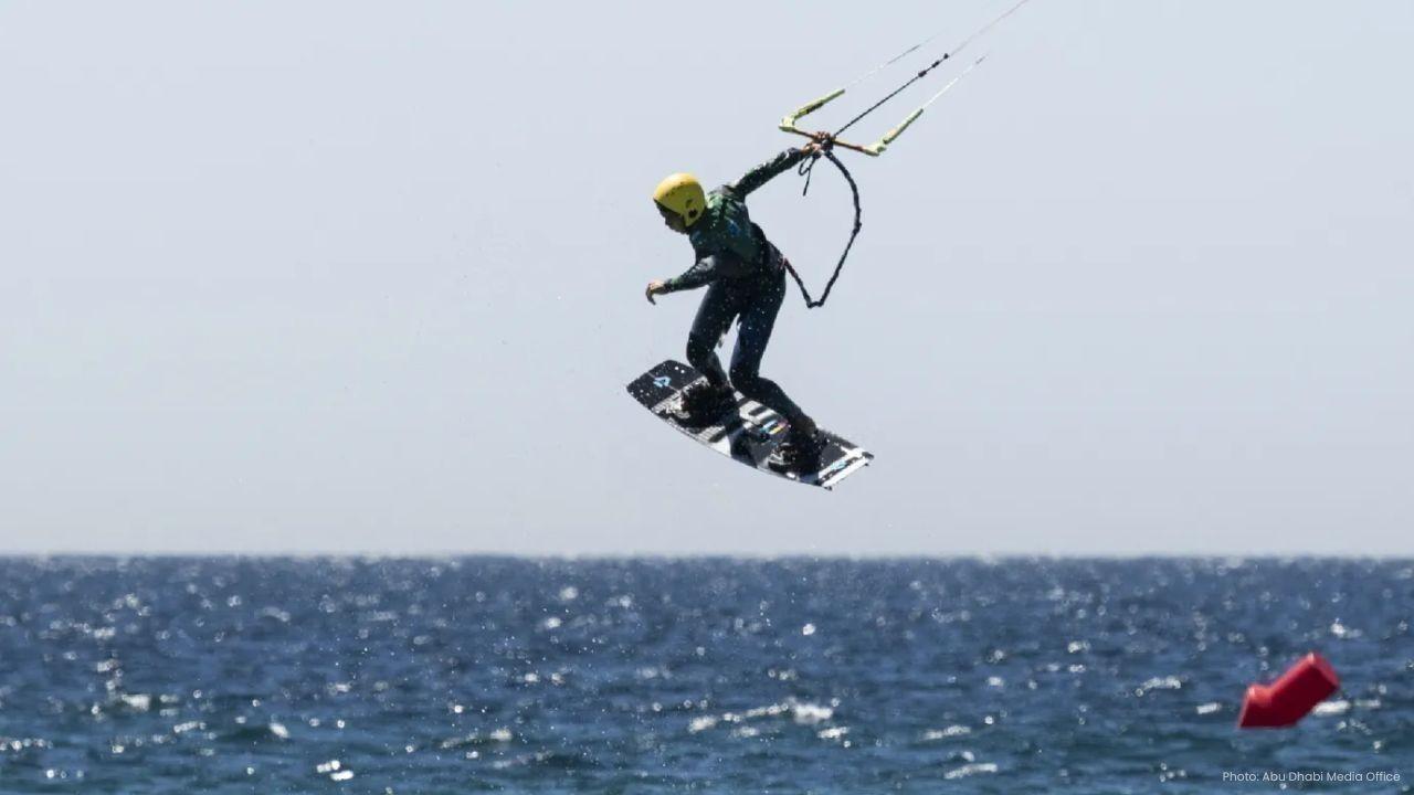 Abu Dhabi Hosts UAE’s First GKA Kite World Tour at Fahid Island