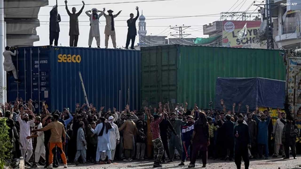 Violence Erupts in Lahore Pakistan as TLP Plans Anti-Israel March