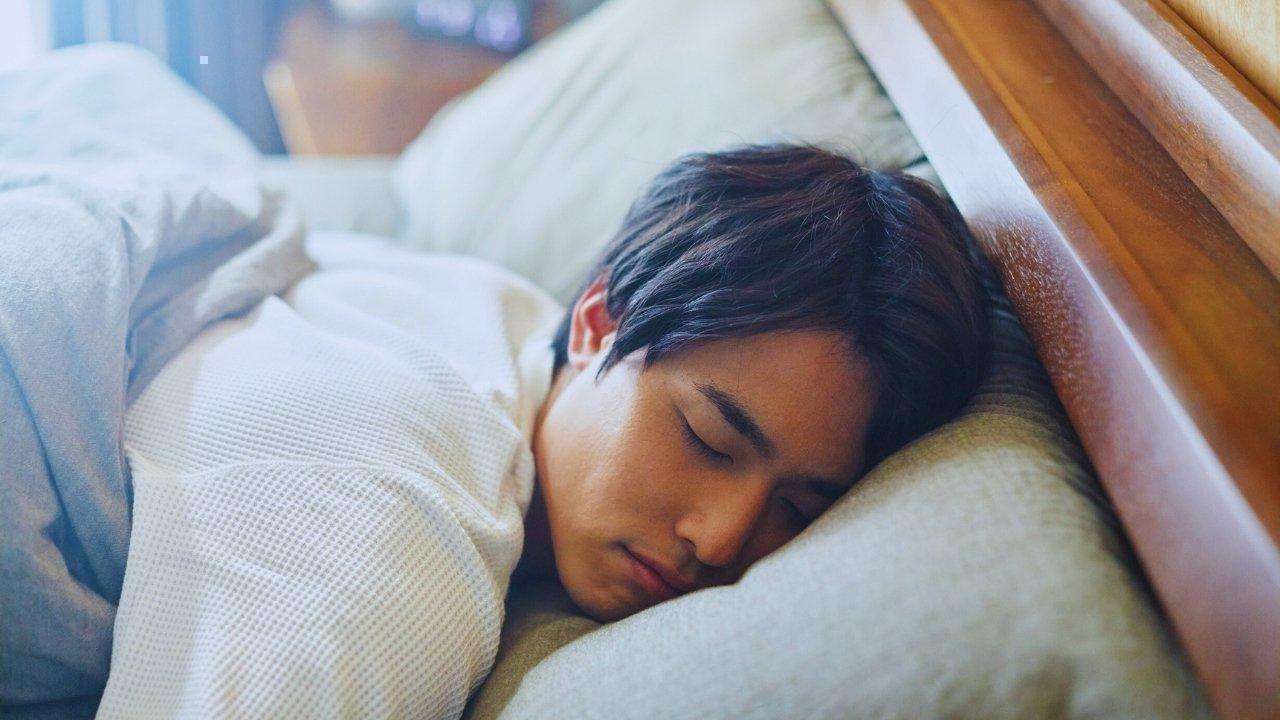 Why Do We Feel Sleepy After a Heavy Meal? Understanding Postprandial Somnolence