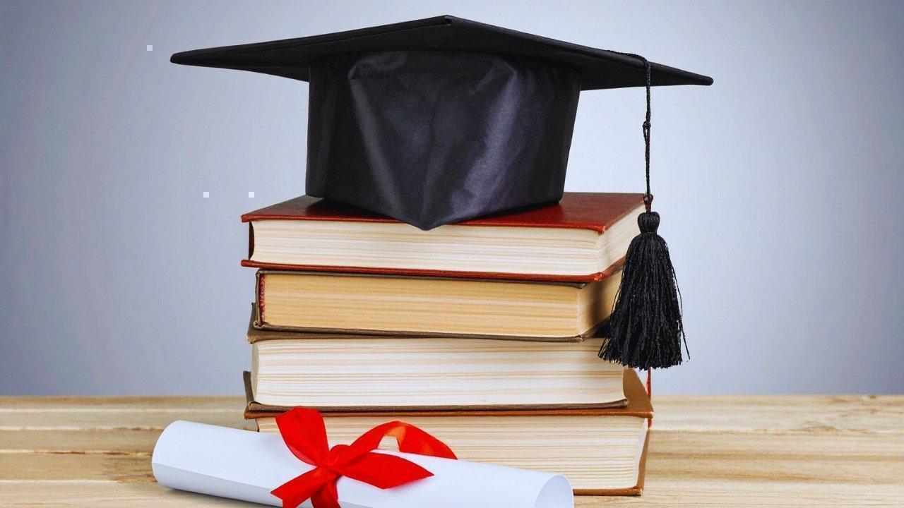 How Micro-Credentials Are Disrupting Traditional College Majors How Micro-Credentials Are Disrupting Traditional College Majors