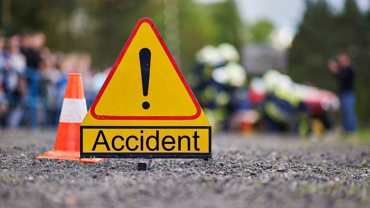 20 Hurt in Telangana Bus Rollover on Hyderabad-Guntur Route 20 Hurt in Telangana Bus Rollover on Hyderabad-Guntur Route