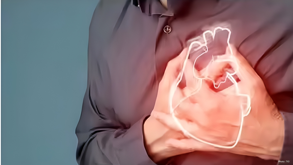 6 Critical Warning Signs of Blocked Arteries from Leading Surgeons 6 Critical Warning Signs of Blocked Arteries from Leading Surgeons