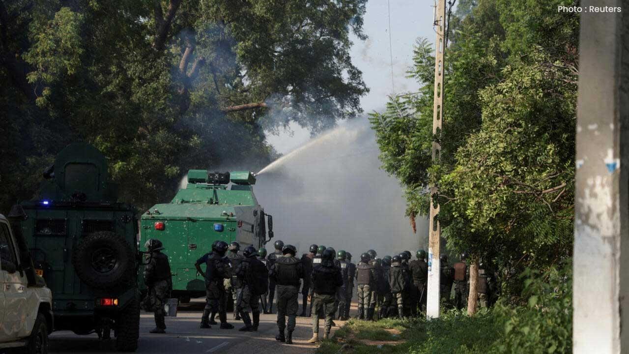 Cameroon unrest rises after opposition leader declares victory ahead of official count Cameroon unrest rises after opposition leader declares victory ahead of official count