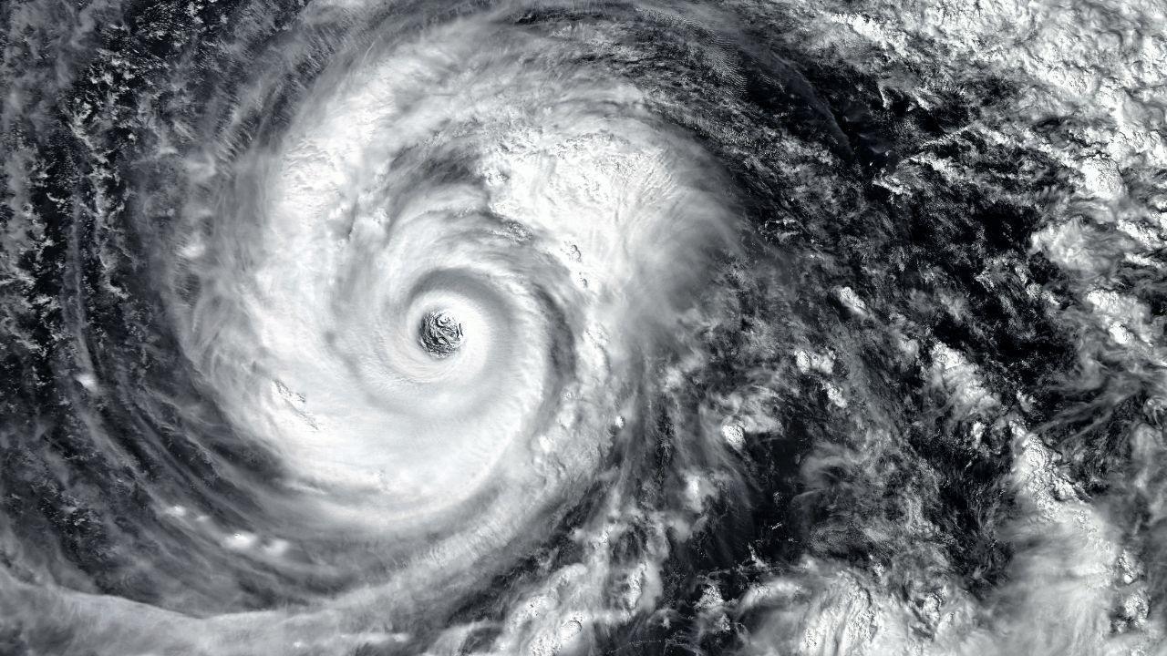 Cyclone Montha Nears Andhra Coast Thousands Evacuated Safely Cyclone Montha Nears Andhra Coast Thousands Evacuated Safely