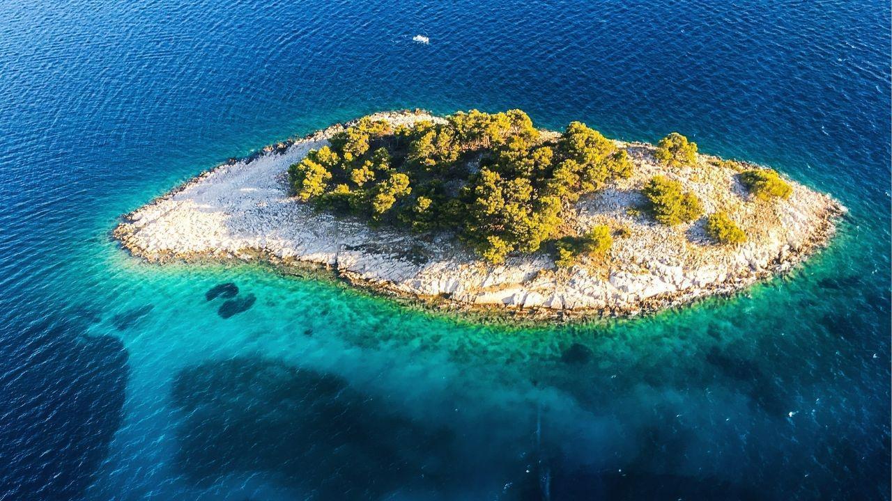 Australian Passenger Dies After Being Left on Lizard Island During Cruise Excursion