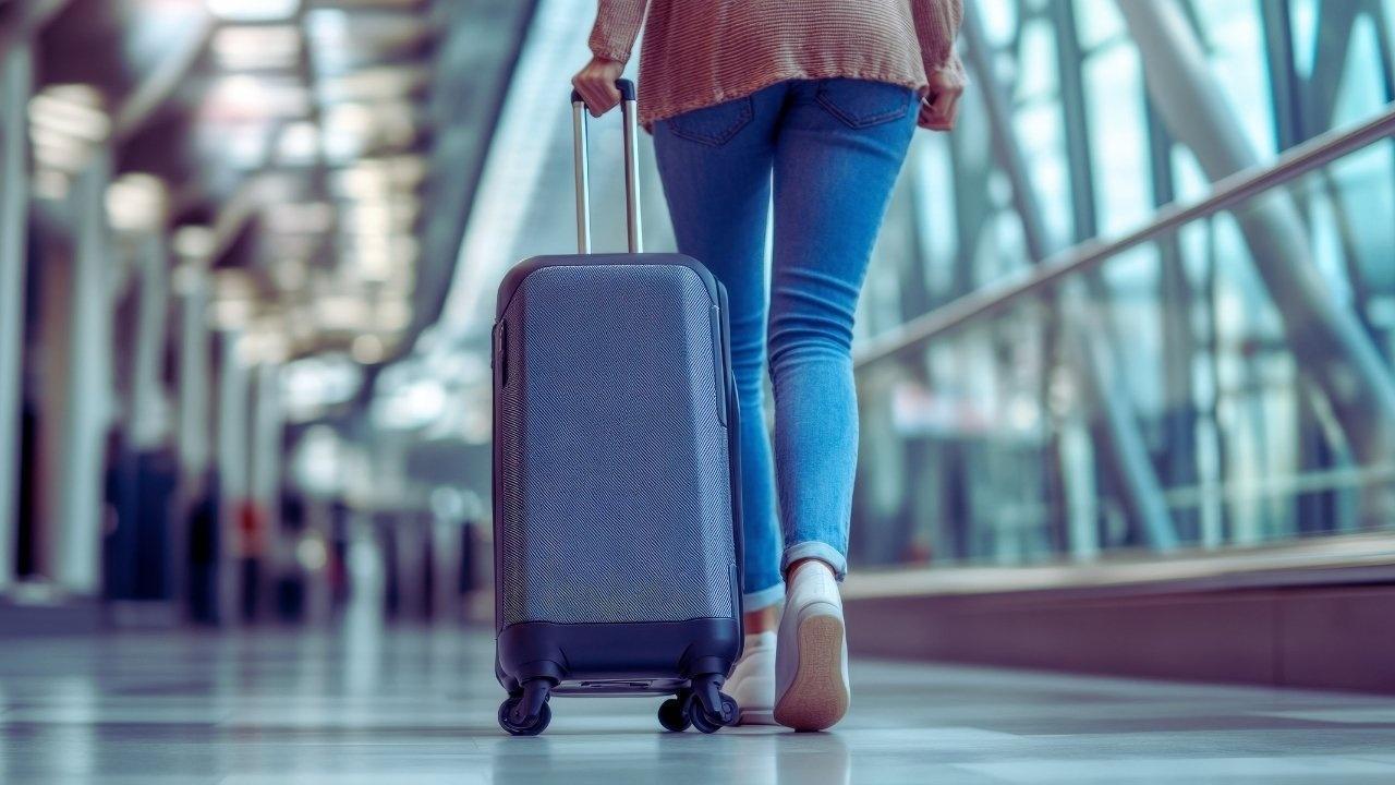 2025 Micro‑cations: Smart Short‑Notice Weekend Escapes for Busy Travellers