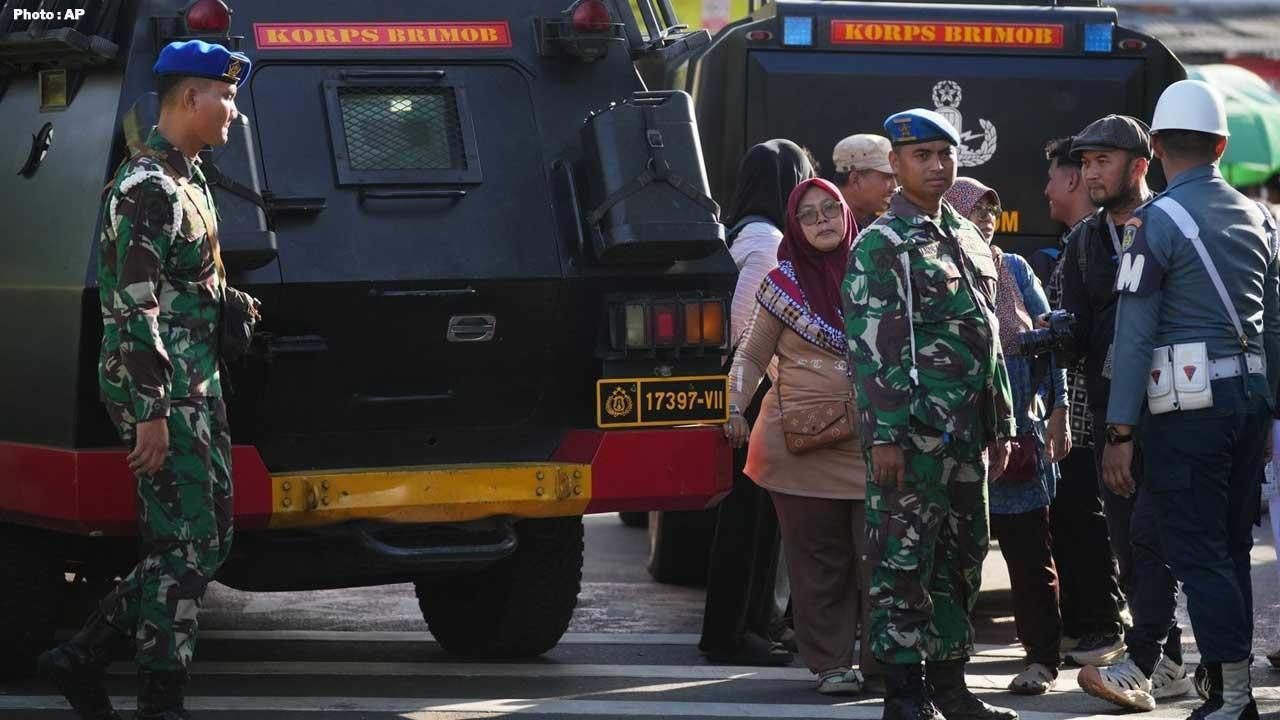 Explosion During Friday Prayers Injures 55 in Jakarta Mosque