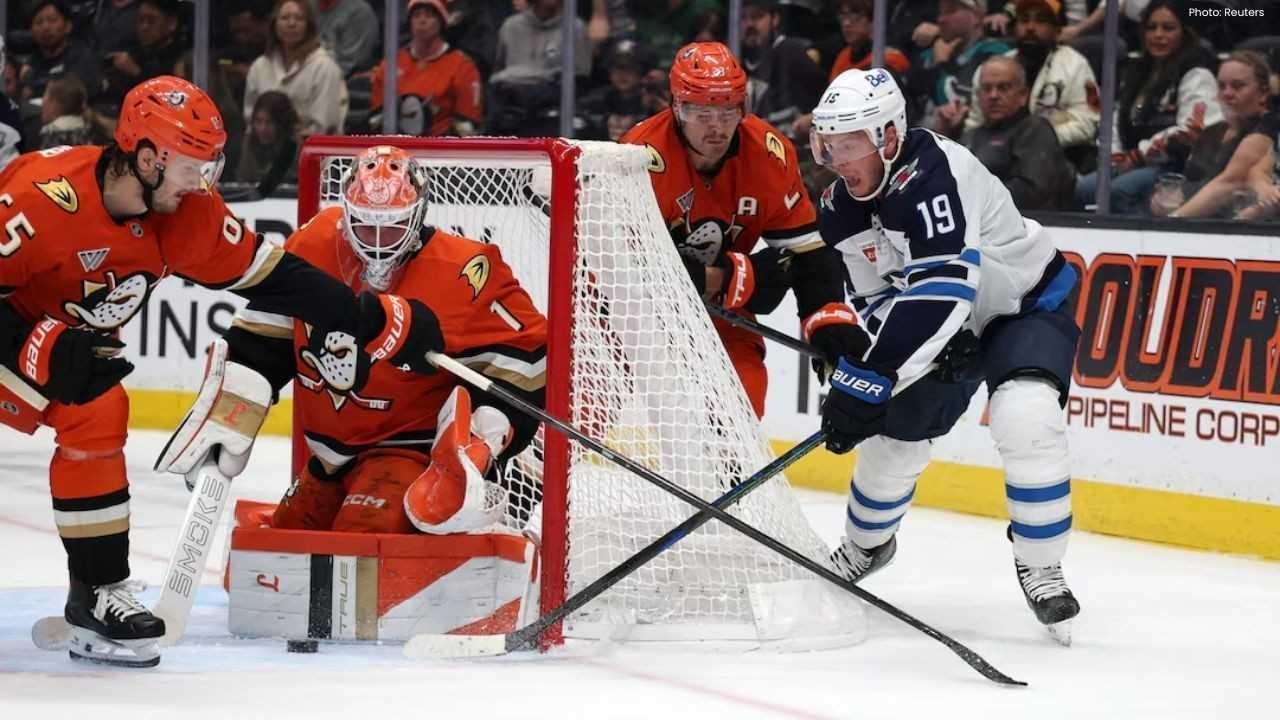 Ducks Triumph Over Jets 4-1, Carlsson Shines with Two Goals