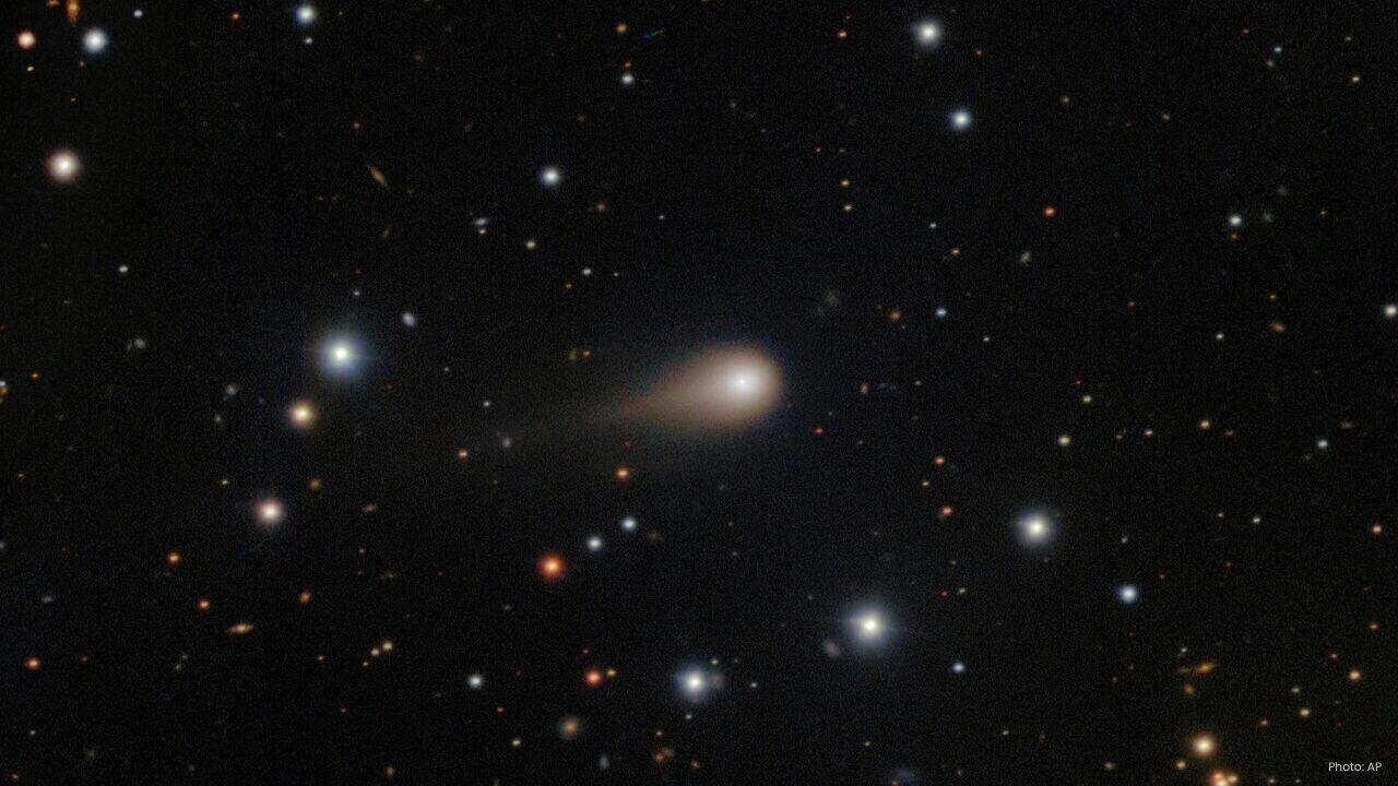 Enigmatic Comet C/2025 V1 Zips Toward Earth and the Sun