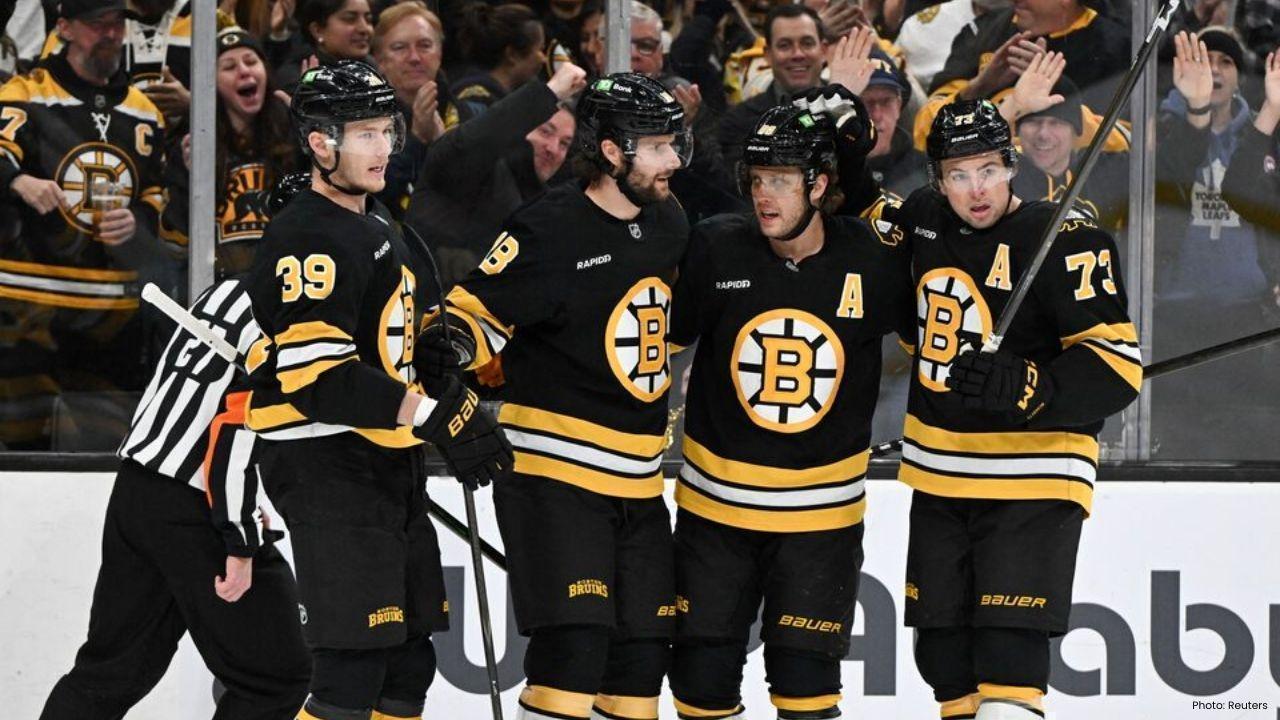 Pastrnak Hits 400th Goal as Bruins Overpower Maple Leafs