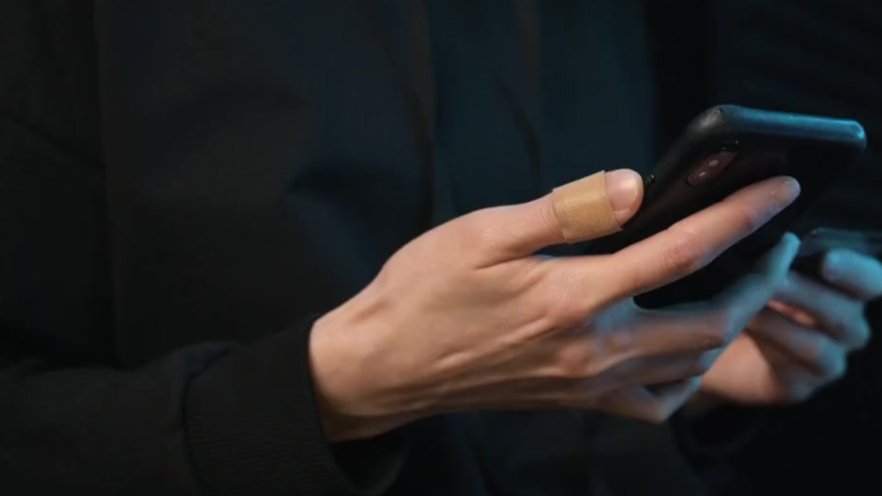 Key Phrases and Essential Apps for Smooth Communication While Traveling