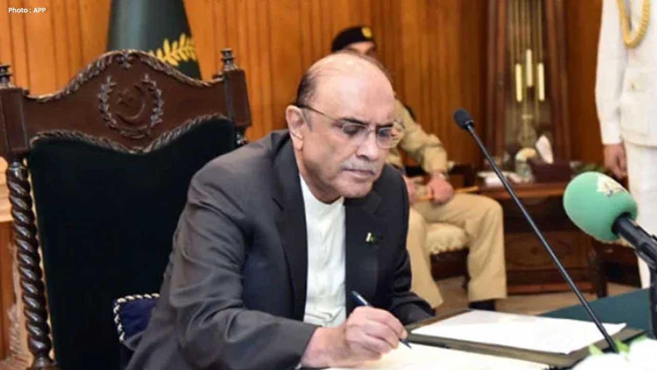 President Zardari Enacts Pakistan's 27th Constitutional Amendment