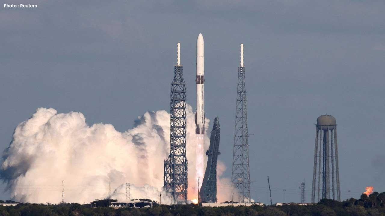 Blue Origin Triumphs with New Glenn Rocket's Mars Mission and Successful Booster Landing