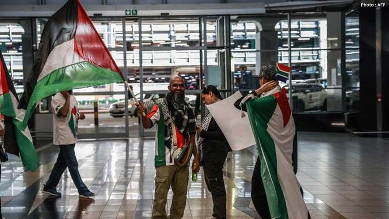153 Palestinians Detained for 12 Hours on a South African Plane