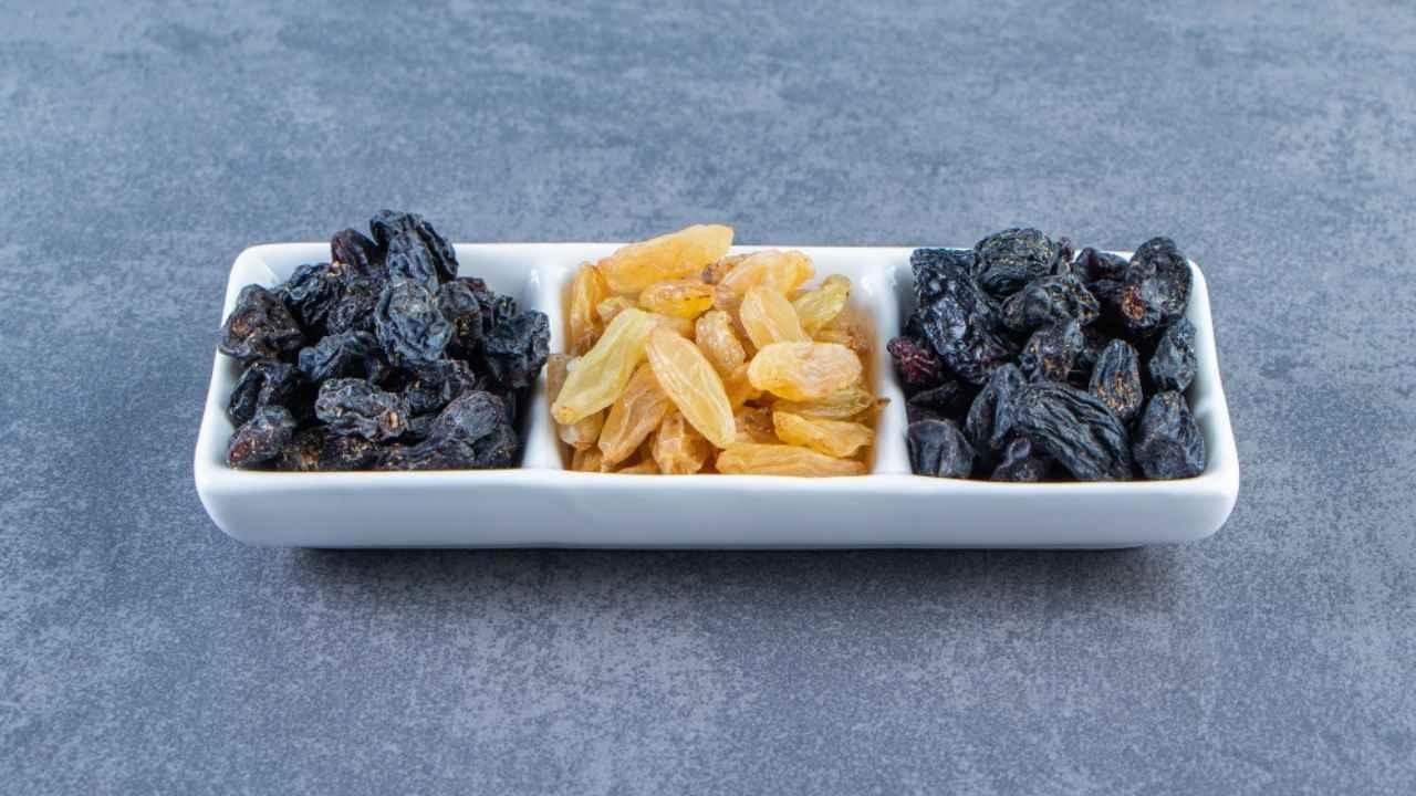 Unlocking the Youthful Powers of Soaked Raisins