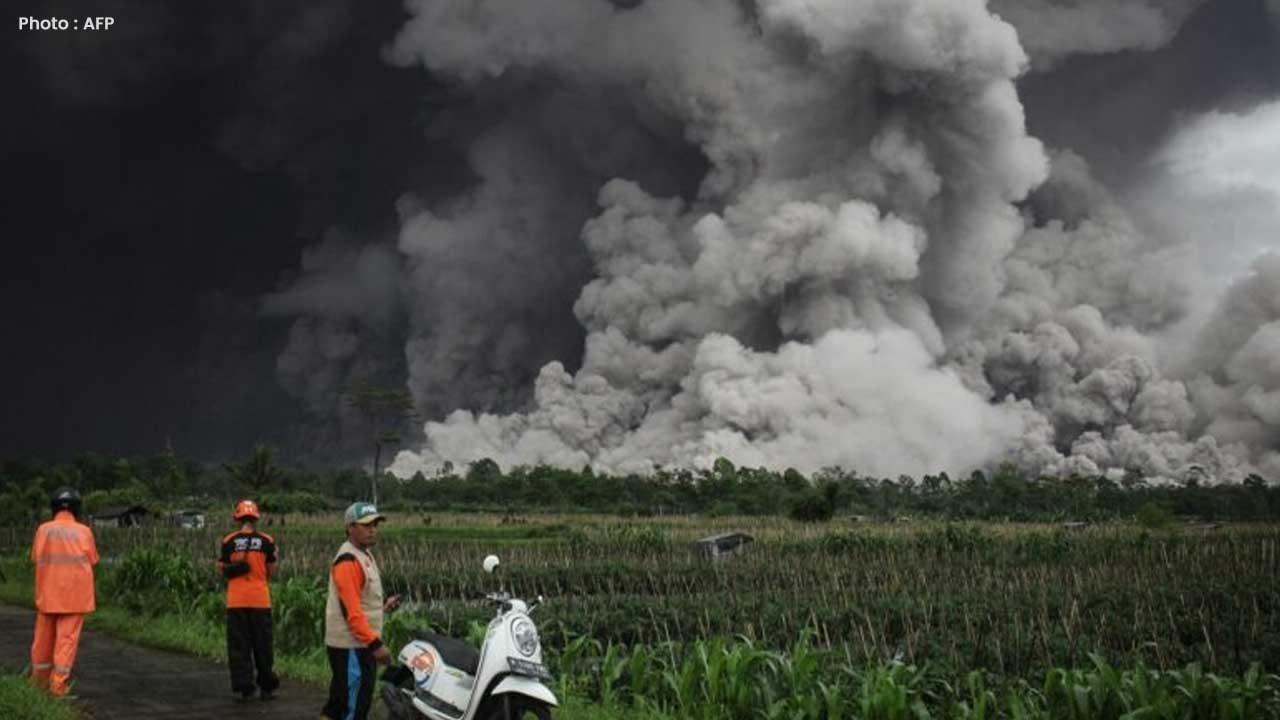 Eruption of Mount Semeru Forces Evacuations in East Java