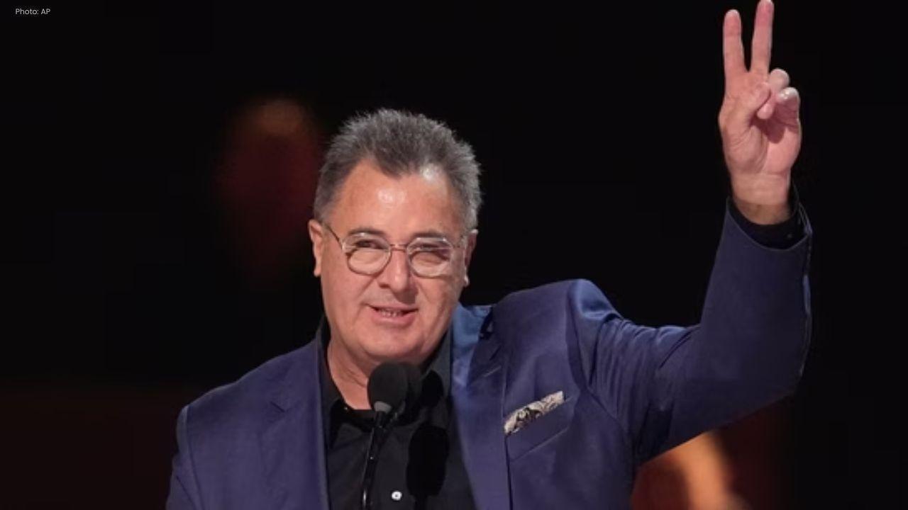 Vince Gill Earns Willie Nelson Lifetime Award at CMA Awards 2025
