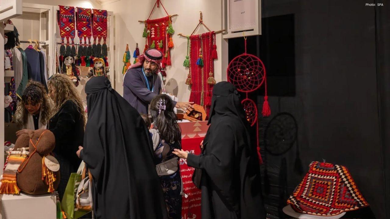 Reviving Tradition: Abdulaziz Al-Zouman's Modern Sadu Weaving at Banan