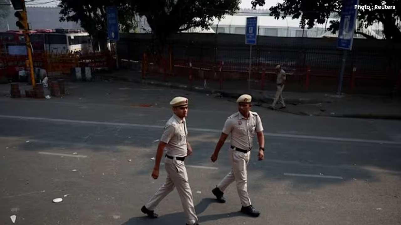 Indian Anti-Terror Units Raid News Office in Kashmir Amid Inquiry