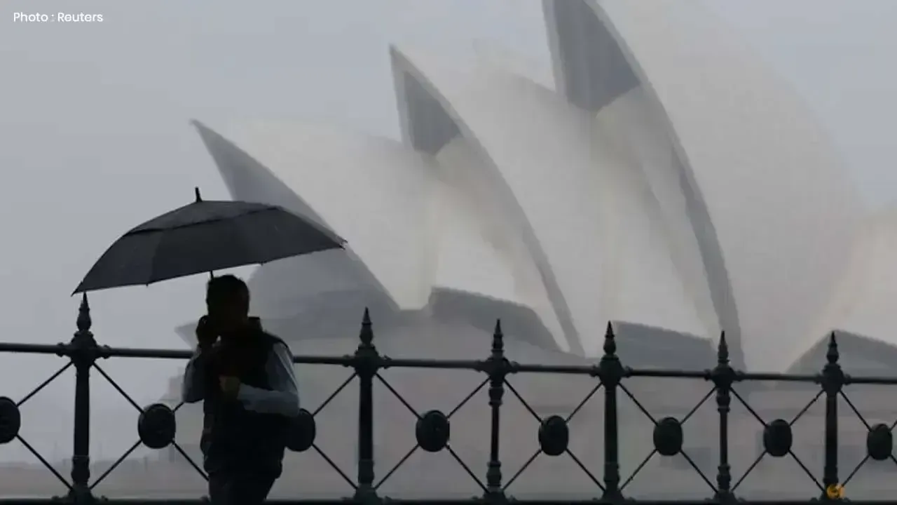 Cyclone Fina Ravages Darwin: Airport Shut and Power Down