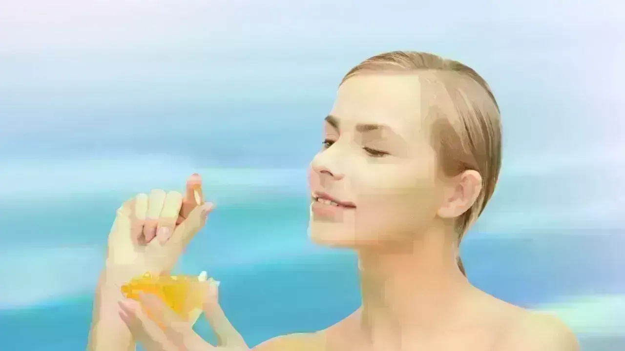 Nightly Vitamin E: A Simple Trick for Glowing Skin