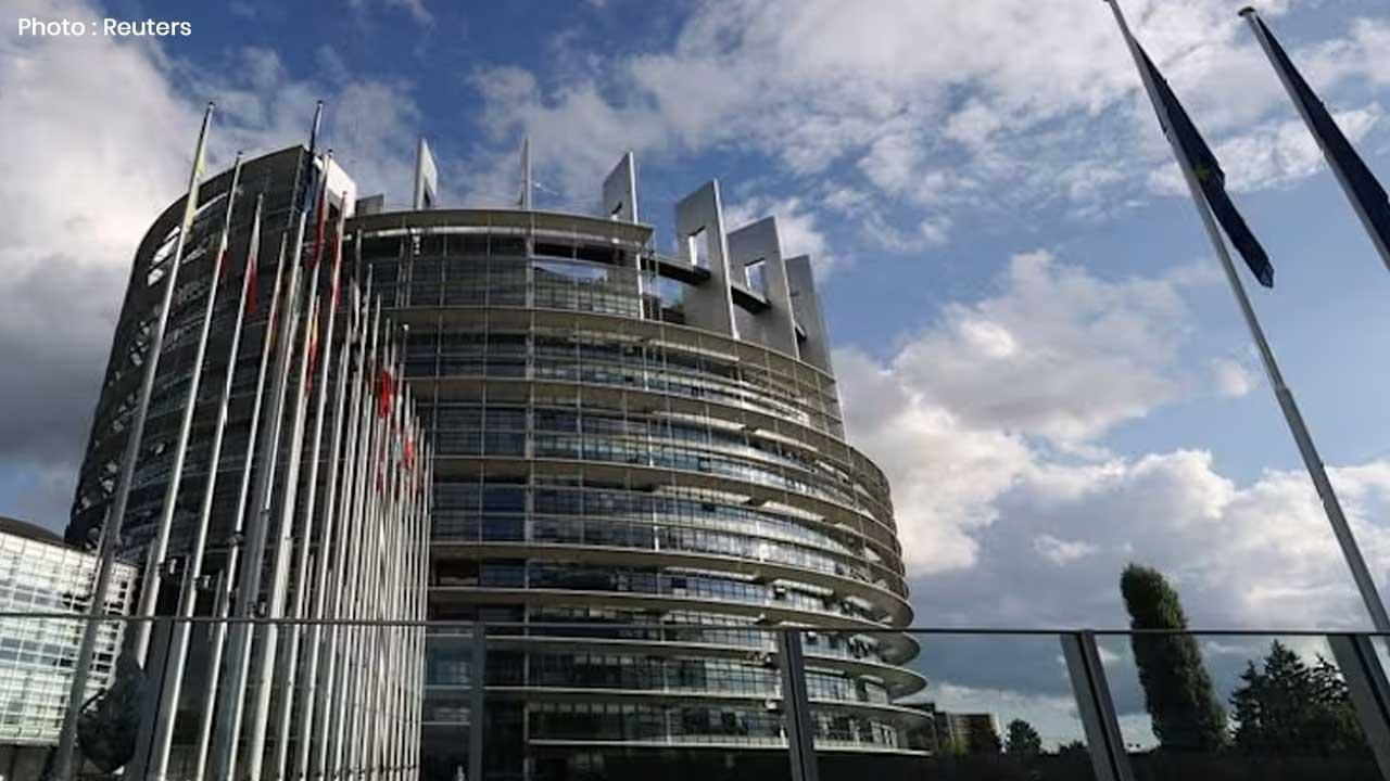 EU Parliament Backs 16 As Minimum Age For Social Media Use