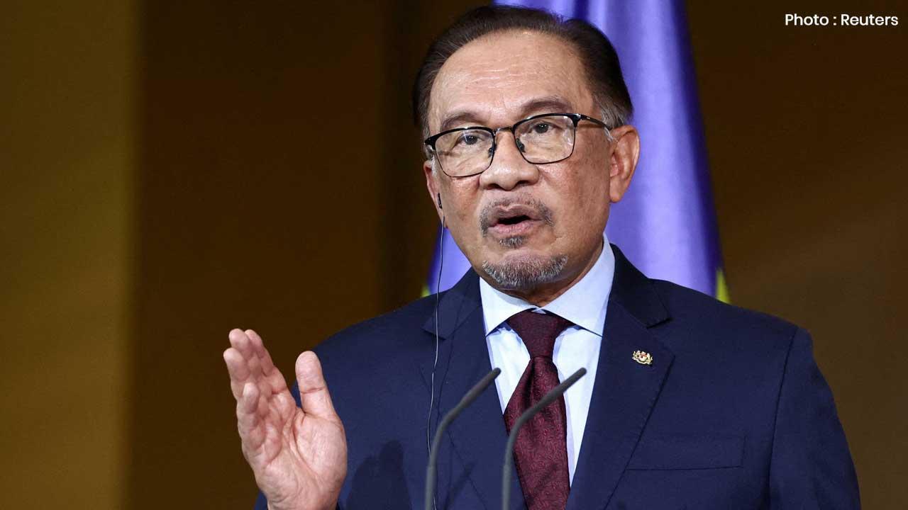 Malaysia PM Anwar’s Ex-Aide Faces Probe Over $152K Bribery Claim