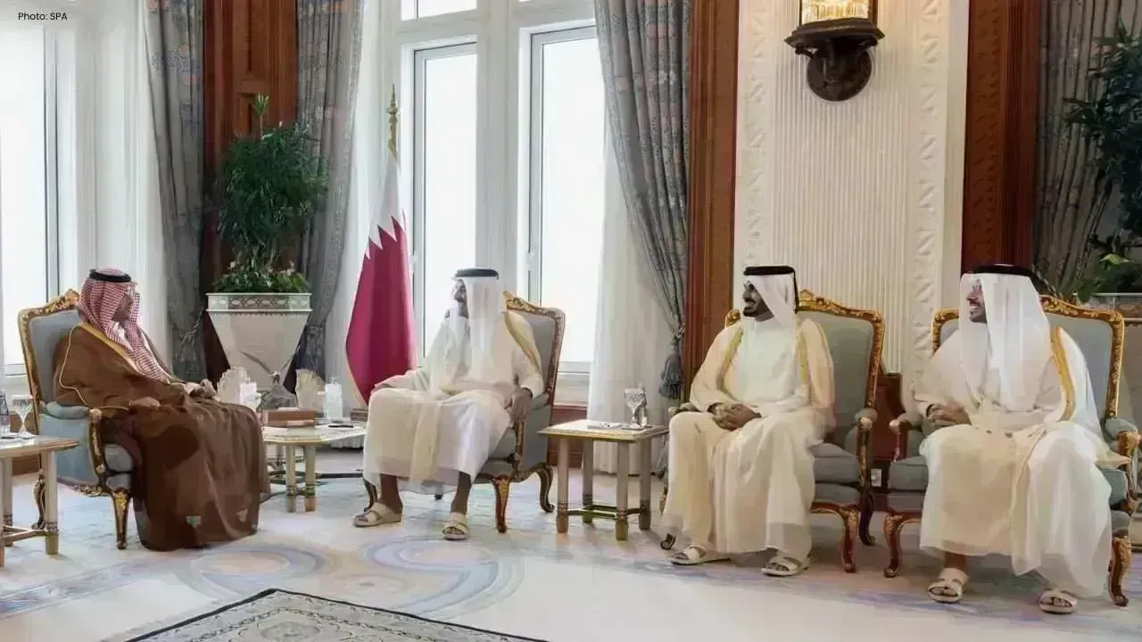 Qatar’s Amir Engages with Saudi Minister to Enhance Relations