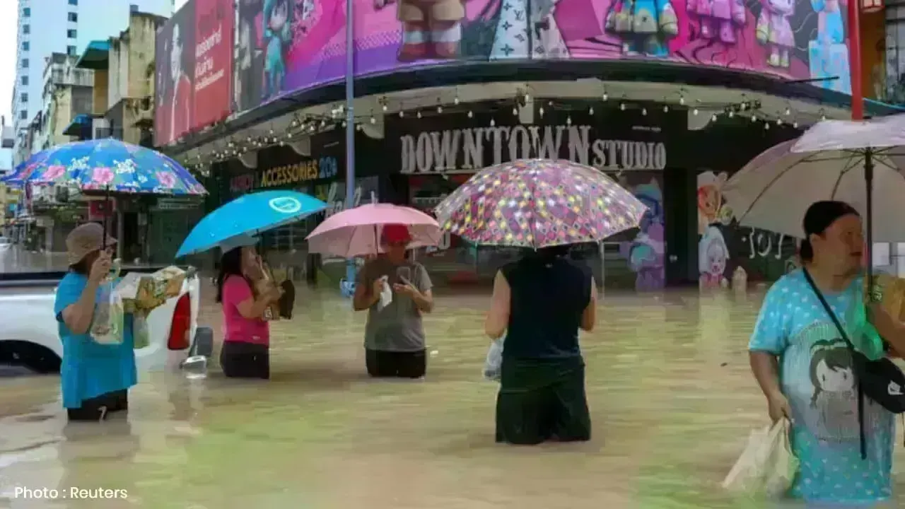 Devastating Floods in Southern Thailand Claim 18 Lives, Leaving Thousands Trapped
