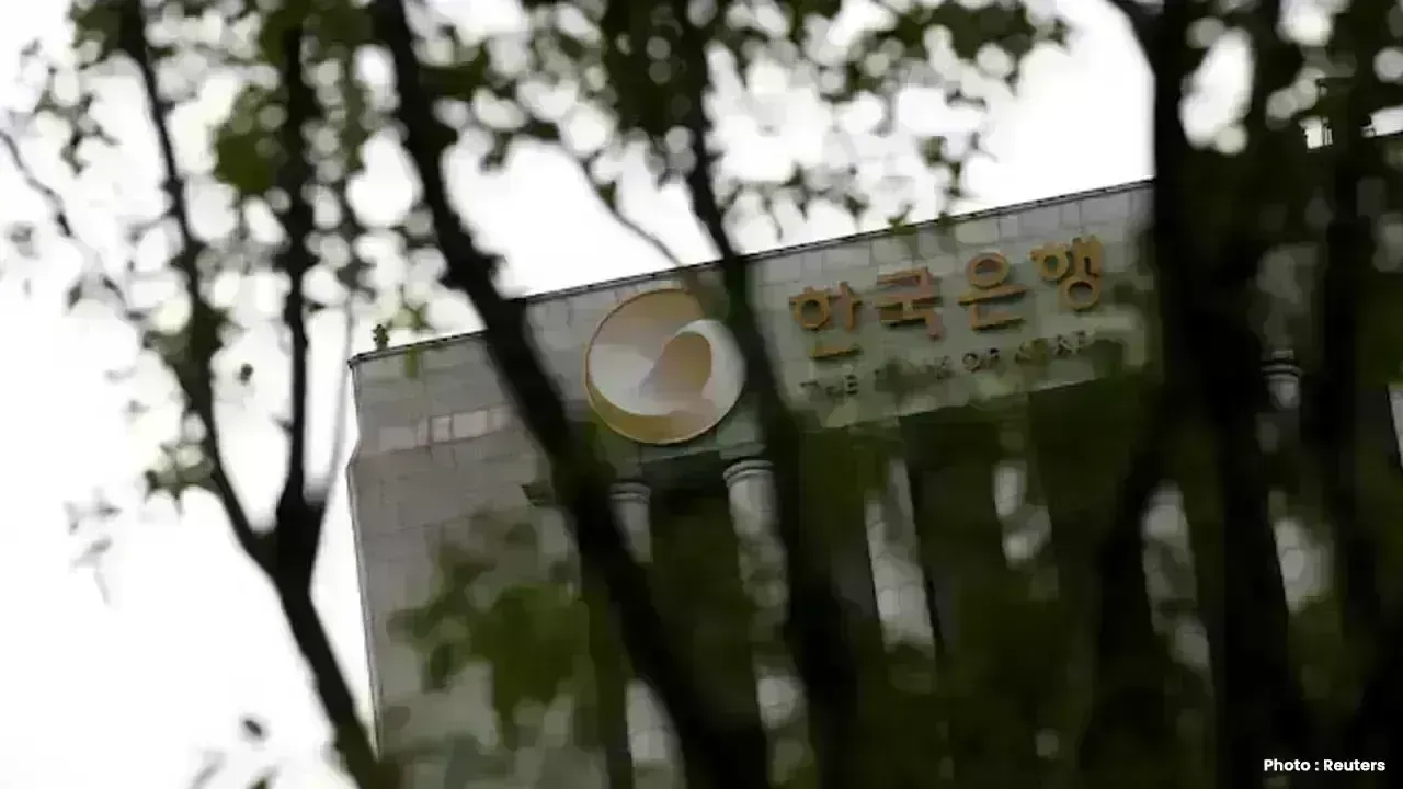 South Korea Signals End to Rate Cuts Amid FX and Inflation Risks