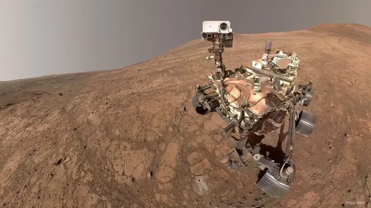 NASA's Rover Spots Mini Lightning on Mars