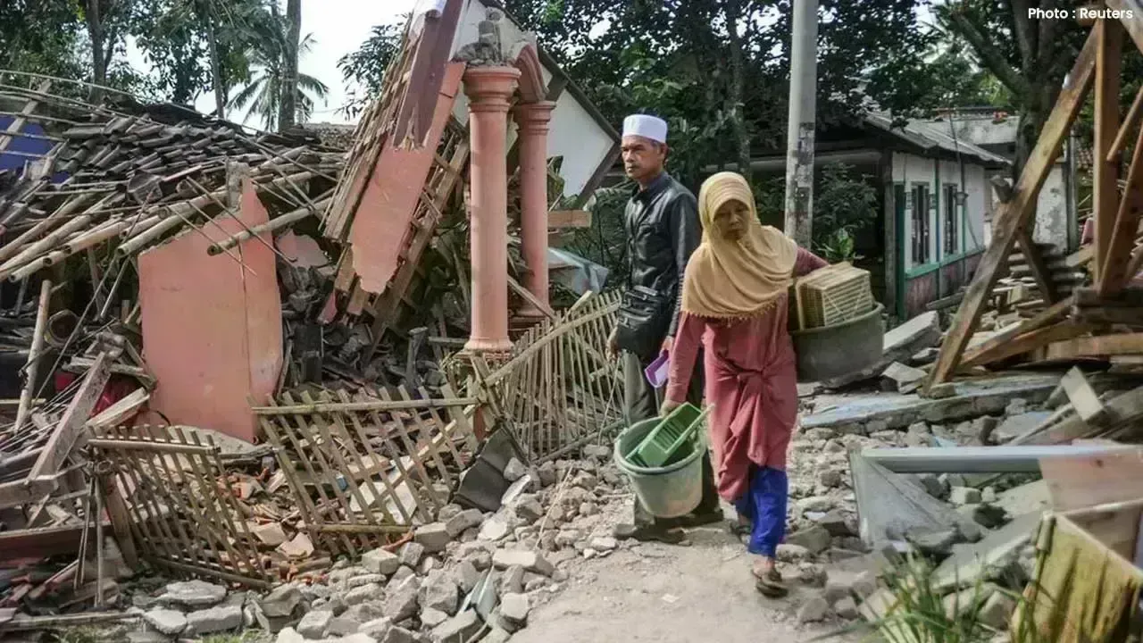 Strong 6.3-Magnitude Earthquake Hits Indonesia Amid Deadly Floods