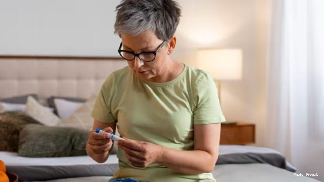 Essential Tips for Seniors to Manage Blood Sugar Levels Effectively