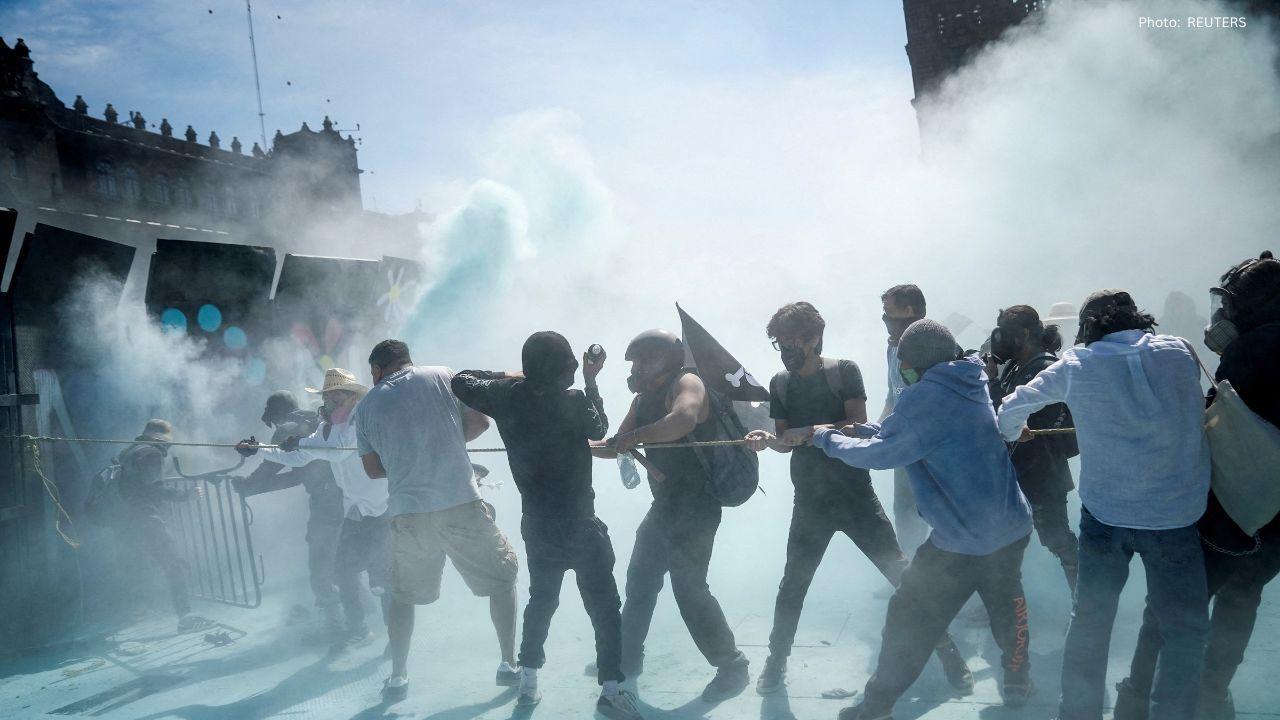 Clash Over Taxes: Sheinbaum Takes on Billionaire Salinas in Mexico